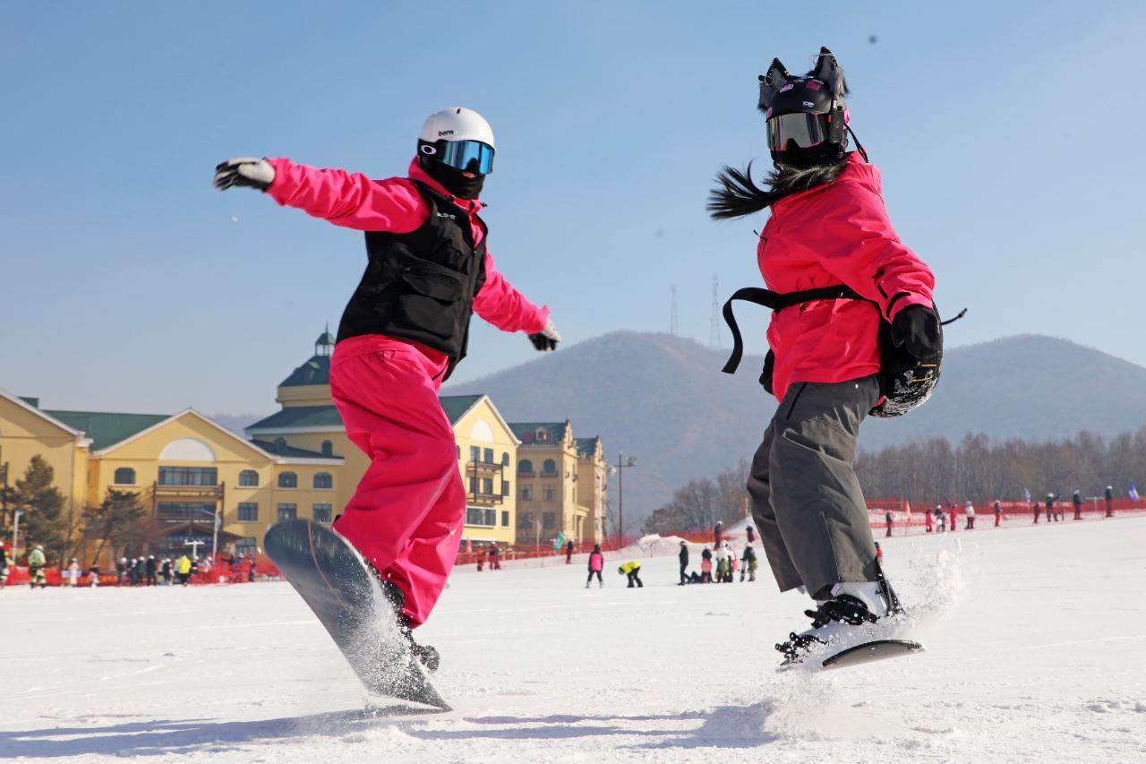 开云登录入口-冬奥热潮涌动新春 冰雪经济焕彩年味