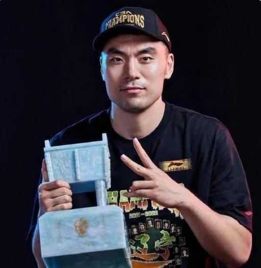 辽篮官方致谢：李晓旭一人一城生涯落幕 感谢将整个生涯献给辽宁